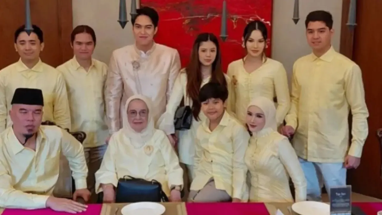 Resmi Lamar Syifa Hadju, Dresscode Keluarga El Rumi Kompak Nuansa Butter Yellow