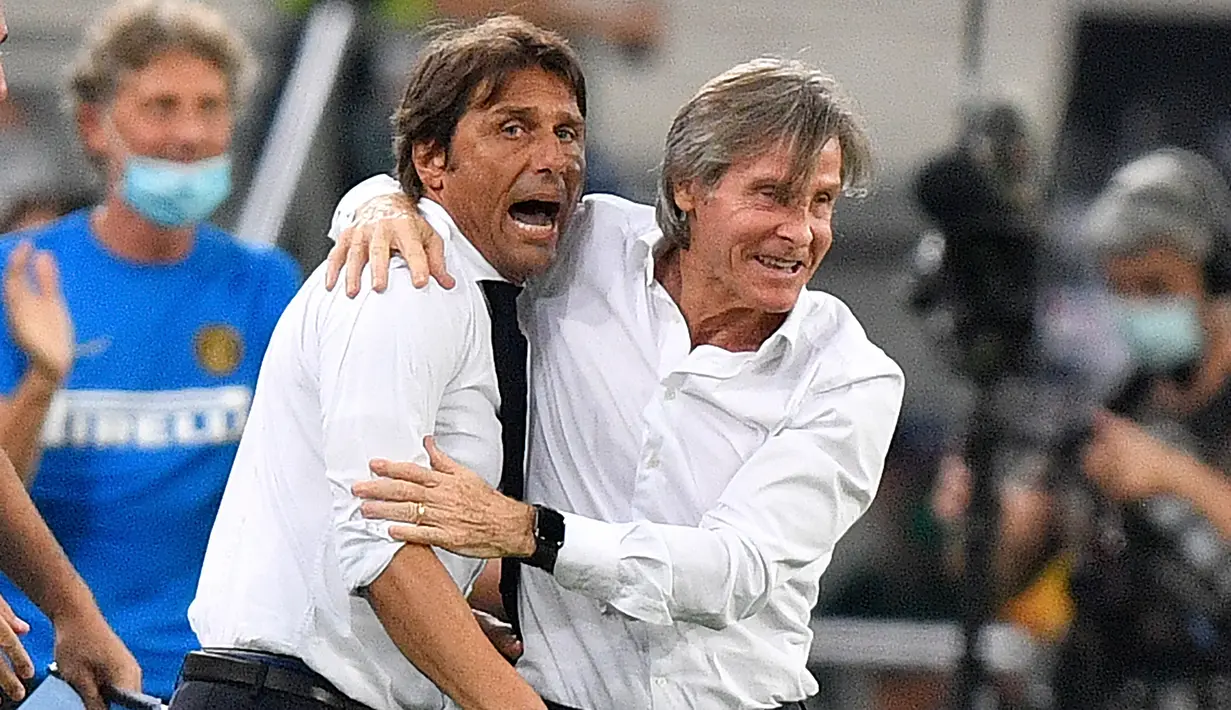 Pelatih Inter Milan, Antonio Conte, merayakan kemenangan timnya saat menghadapi Bayer Leverkusen di perempat final Liga Europa 2019/2020 di Merkur Spiel-Arena, Jerman, Selasa (11/8/2020) dini hari WIB. Inter Milan menang 2-1 atas Bayer Leverkusen. (AFP/Martin Meissner/pool)