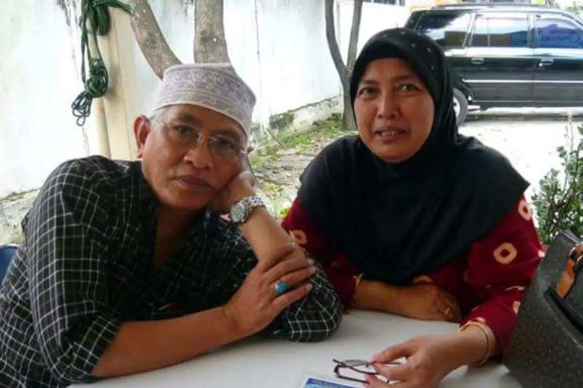 [Bintang] Gus Mus dan istri