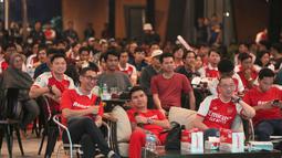 Acara nobar itu pun semakin seru dengan kehadiran Aldi Taher dan coach Justinus Lhaksana serta ratusan pendukung The Gunners yang berasal dari Arsenal Indonesia Supporter (AIS) Jakarta, Bogor, Bekasi, hingga Tangerang. (Bola.com/M Iqbal Ichsan)