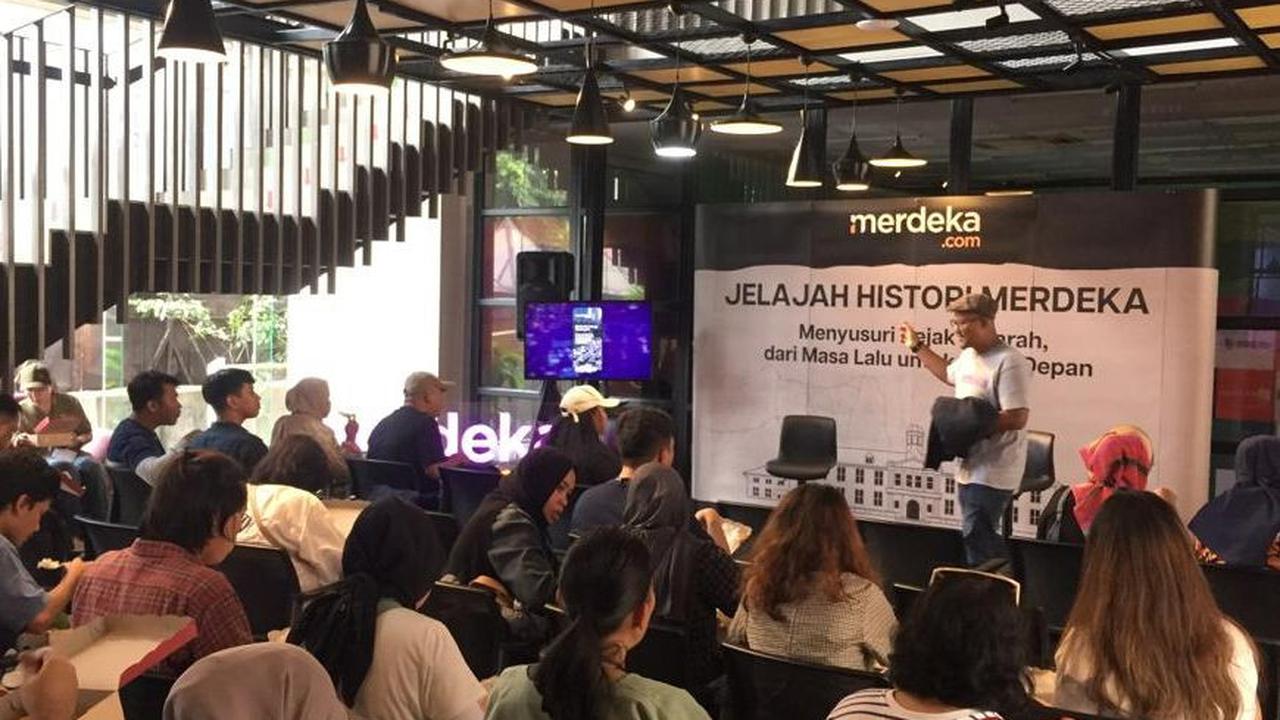 "Seperti tadi di museum Ahmad Yani kita melihat dimana tempat Pak Ahmad Yani ditembak oleh pasukan penculiknya. Jadi lebih enak dari pada hanya membaca, jadi diajak melihat langsung," ujar Ramadhian.<br>