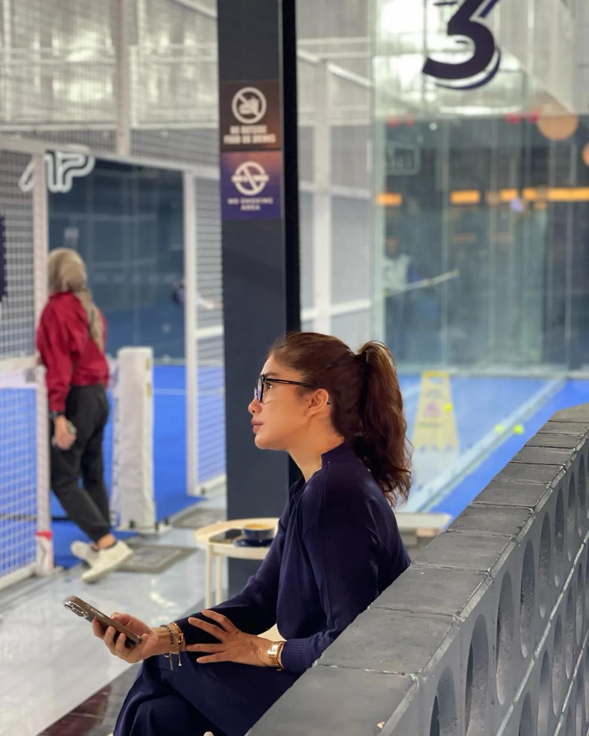 Dikenal Hobi Lari, Begini Jawaban Ussy Sulistiawaty Saat Diajak Main Padel