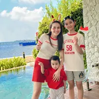 Gaya Santai Ayu Ting Ting Rayakan HUT ke-80 RI, Liburan Bareng Keluarga di Vila Tepi Pantai