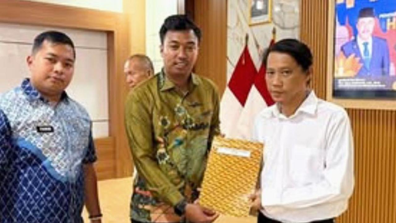 Dua Narapidana Lapas Karawang Terima Remisi Khusus Waisak 2026