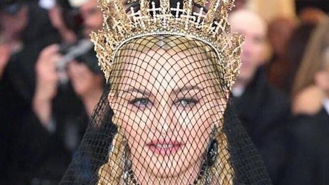 Mahkota Madonna di Met Gala 2018 adalah Rancangan Desainer ...