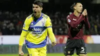 Juventus berhasil meraup poin penuh kala bertandang ke markas Salernitana dalam laga lanjutan Serie A hari Rabu (1/12/2021). Skuad asuhan Massimiliano Allegri itu sukses keluar sebagai pemenang dengan dua gol tanpa balas.