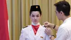Rionaldo Stockhorst membagikan potretnya kala menyematkan lencana di bahu Shaista. Momen ini berlangsung kala putri pertamanya itu menjalani inagurasi paskibra di sekolahnya. Pada momen tersebut, pesinetron 41 tahun itu merasa terharu sekaligus bangga terhadap sang anak. (Liputan6.com/IG/@rio.stokhorst)