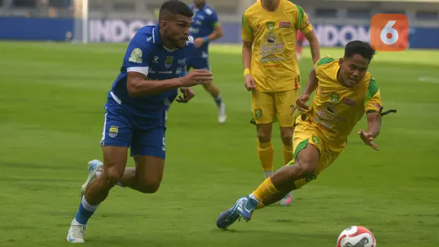 Foto: Sempat Tertunda Akibat Hujan Deras, Persib Tumbangkan Persebaya Lewat Gol Semata Wayang di BRI Super League