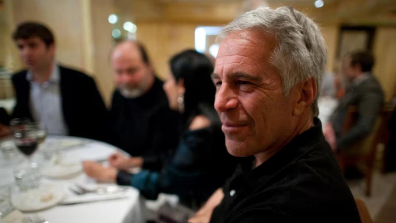 Sederet Kejanggalan dalam Misteri Kematian Jeffrey Epstein, Dari CCTV Rusak Hingga Sosok Berpakaian Oranye
