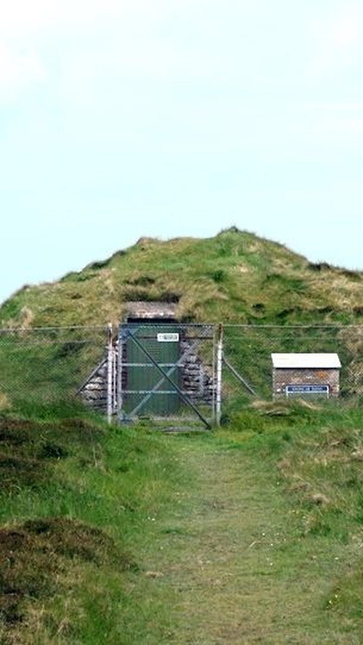Knowe of Yarso Chambered Cairn<br>