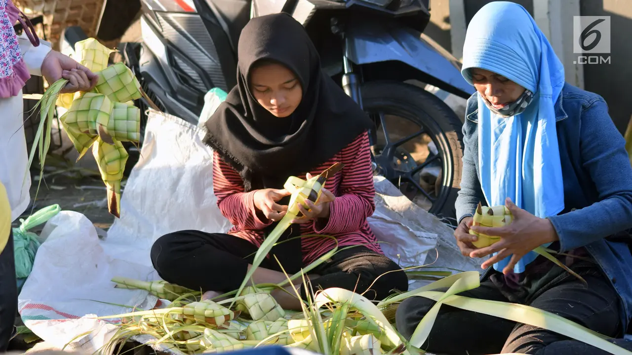 Pedagang Musiman Ketupat Lebaran