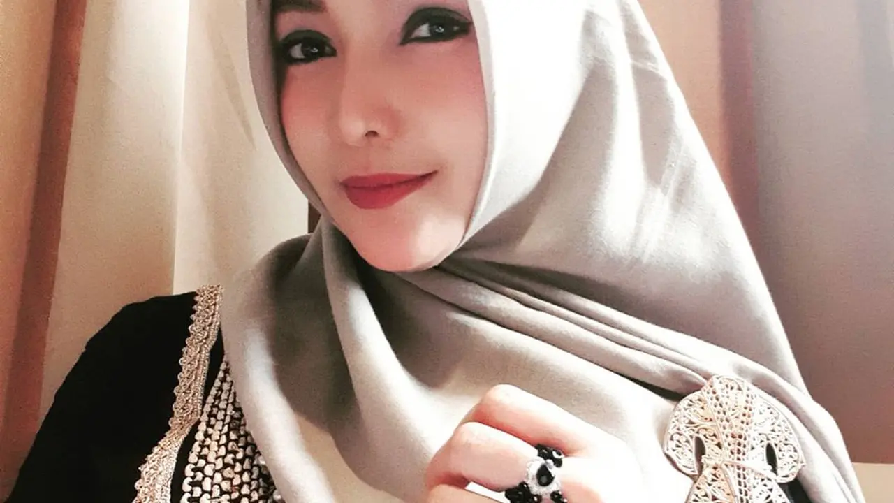7 Potret Penampilan Terbaru Roro Fitria Usai Bebas, Makin Religius
