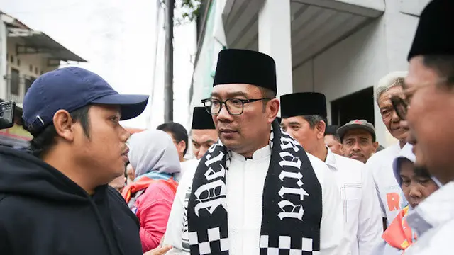 Calon Gubernur (Cagub) Jakarta nomor urut 1 Ridwan Kamil (RK) blusukan ke Pejaten Timur, Pasar Minggu, Jakarta Selatan, pada Senin (18/11/2024).
