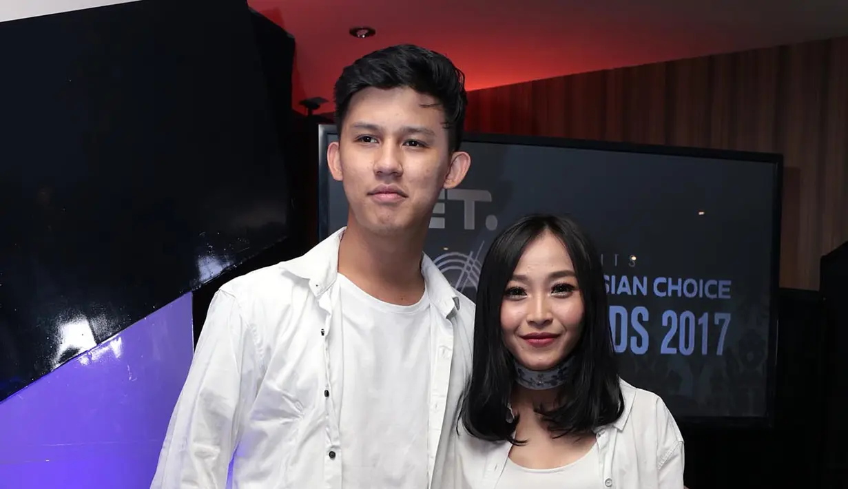 Jevin pun menuturkan, persiapan yang mereka lakukan untuk pernikahannya hanya tersisa sedikit. Sudah 99,9 persen segala yang mereka persiapkan untuk pesta pernikahannya tersebut. (Deki Prayoga/Bintang.com)