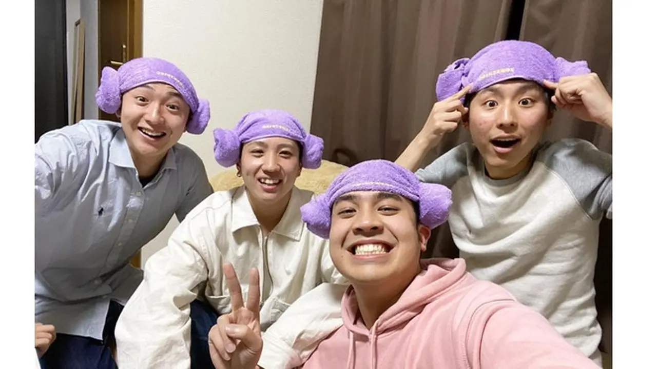 5 Pose Foto Jerome Polin Bareng Waseda Boys Ini Bikin Ngakak