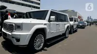 Tampilan mobil Maung 'Garuda' buatan PT Pindad yang bakal digunakan Presiden ke-8 Republik Indonesia, Prabowo Subianto saat berada di area parkir kompleks Parlemen RI, Jakarta, Minggu (20/10/2024). (Liputan6.com/Herman Zakharia)