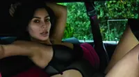 Kim Kardashian menunjukkan kemolekan tubuhnya saat berpose untuk majalah pria dewasa GQ.