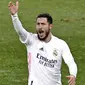 Penyerang Real Madrid, Eden Hazard, melakukan protes saat melawan Osasuna pada laga Liga Spanyol di Stadion El Sadar, Sabtu (9/1/2021). Kedua tim bermain imbang 0-0. (AP/Alvaro Barrientos)