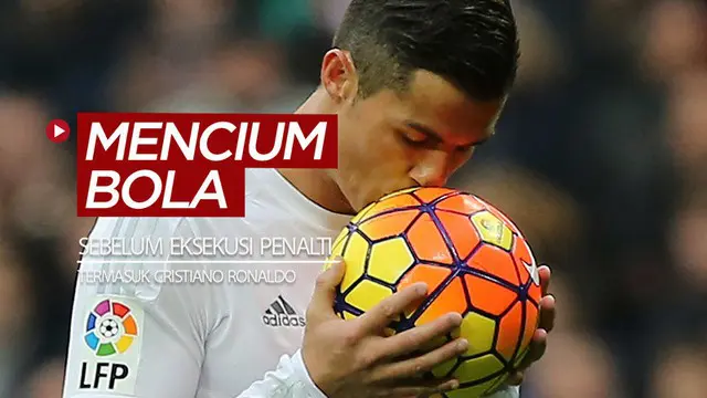Berita video para bintang sepak bola dunia yang tertangkap kamera mencium bola sebelum melakukan eksekusi penalti, termasuk Cristiano Ronaldo dan Mohamed Salah.