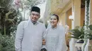 Abaya dengan detail bordir akan menyempurnakan gaya berkebaya yang memikat.  [Foto: Instagram/ Kahiyang Ayu]