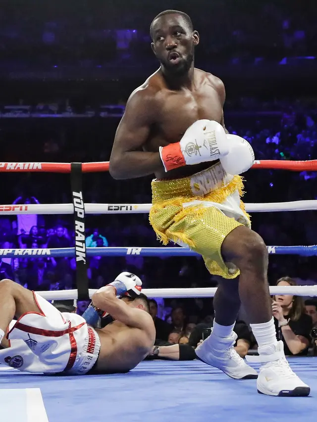 Amir Khan Menyerah, Terence Crawford Menang TKO