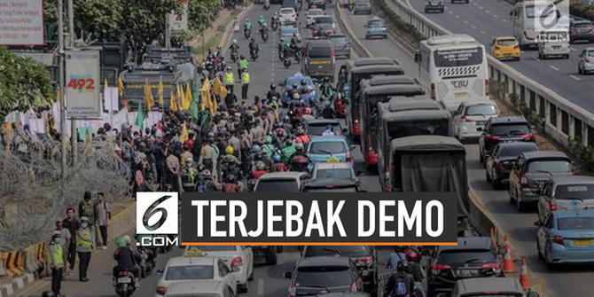 VIDEO: Lakukan Ini Bila Terjebak di Tengah Aksi Demo