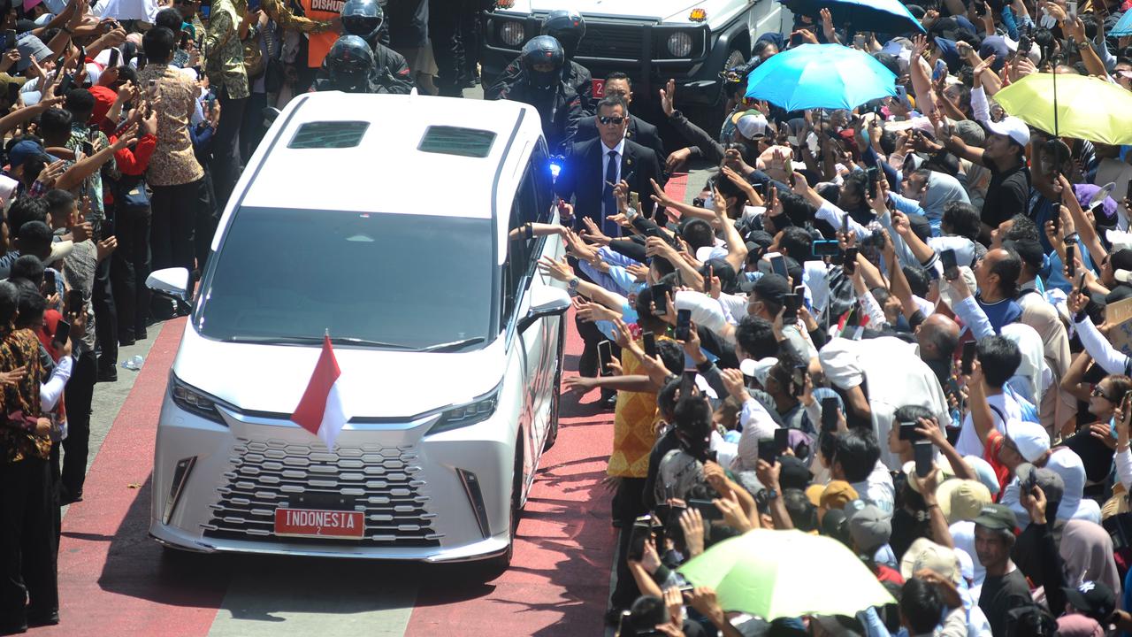 Presiden Prabowo sapa warga di Bundaran HI