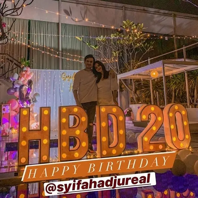 6 Momen Mesra Syifa Hadju dan Rizky Nazar di Pesta Ulang Tahun