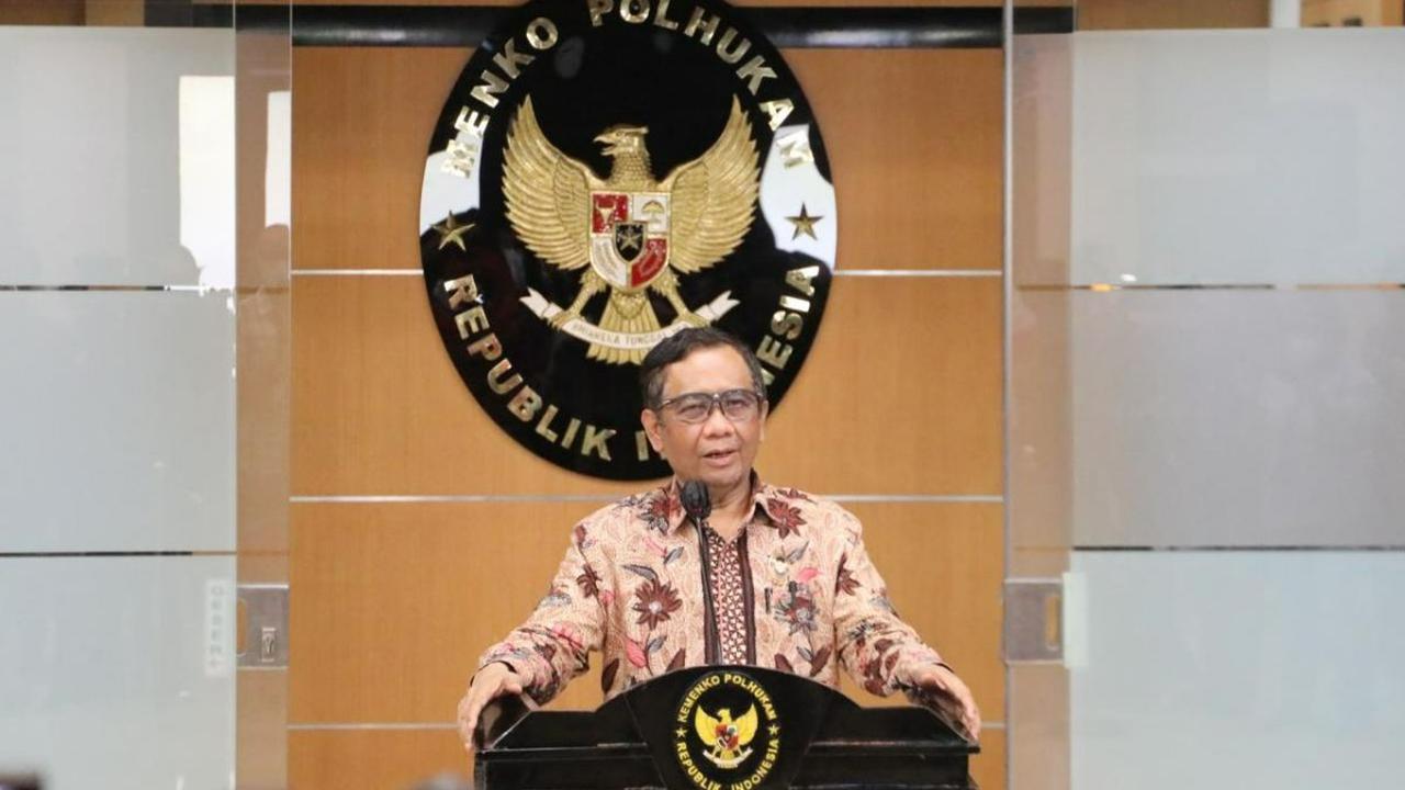 Mahfud menegaskan, jika nantinya KPK menemukan kesulitan maka dirinya siap untuk membantu perjuangan penegakan hukum.<br>