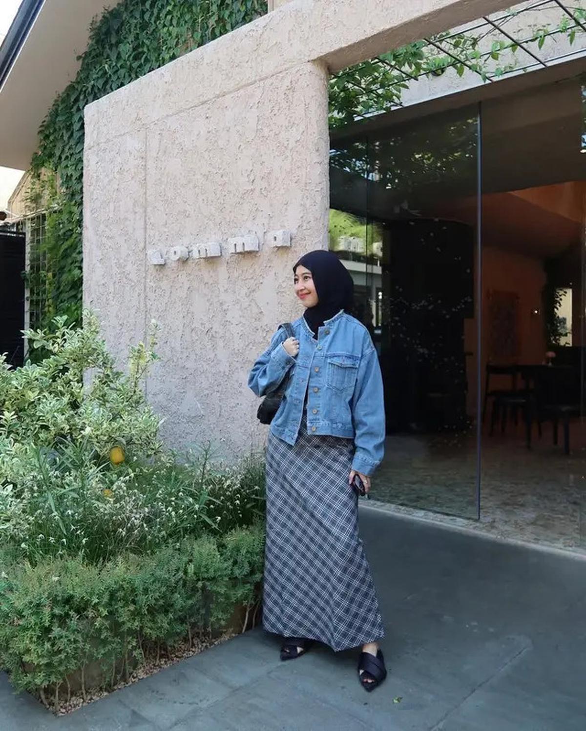 Potret Adiba Khanza Istri Egy Maulana Pakai Rok, Referensi Gaya Anggun di Usia 25-an