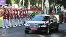 Mobil yang ditumpangi Presiden Afganistan Mohammad Ashraf Ghani saat tiba di Istana Merdeka, Jakarta, Rabu (5/4). Kunjungan tersebut menjadi istimewa karena pertama kali dilakukan oleh Presiden Afghanistan ke Indonesia. (Liputan6.com/Angga Yuniar)