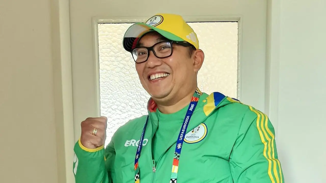 Volunteer Euro 2024 asal Indonesia, Budi Lomban Gaol.
