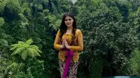 6 Potret Liburan DJ Katty Butterfly di Pulau Dewata, Dipuji Cantik Pakai Kebaya Bali
