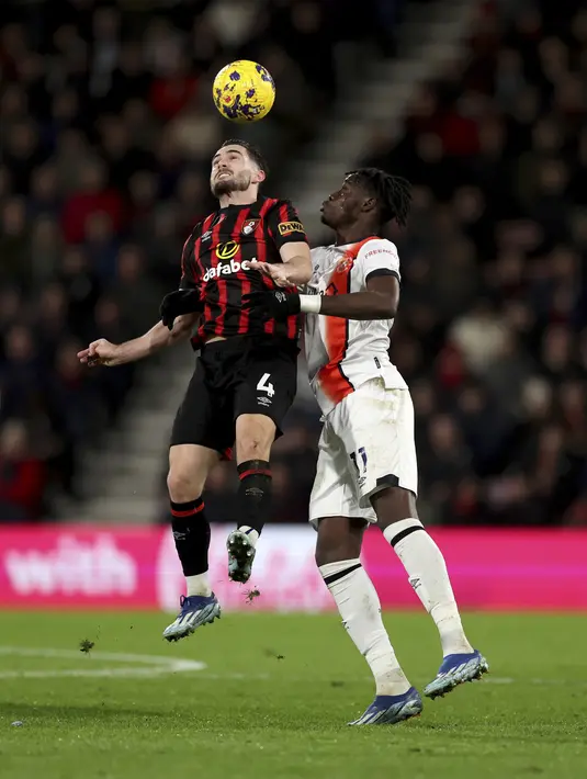 Pertandingan Liga Inggris antara Bournemouth vs Luton Town tidak dilanjutkan. (Steven Paston/PA via AP)