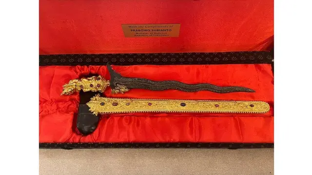 Keris khas Bali hadiah Prabowo Subianto untuk Putra Mahkota Abu Dhabi, Sheikh Mohamed bin Zayed Al Nahyan