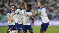 Timnas Inggris mengawali perjuangannya di Piala Dunia 2022 dengan meraih kemenangan telak 6-2 atas Iran pada matchday pertama di Grup B, Senin (21/11/2022) malam WIB. Bertanding di Khalifa International Stadium, Bukayo Saka dan kawan-kawan mampu menampilkan permainan berkelas sepanjang laga meski akhirnya harus kebobolan dua gol. (AP/Martin Meissner)