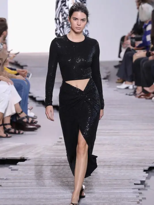 Hal yang dilakukan Kendall tidak salah lantaran Bella Hadid cukup terpuruk pasca putus dari The Weeknd. Kendall sepertinya tidak ingin jika sahabatnya ini kembali patah hati untuk yang kedua kalinya. (AFP/JP Yim)