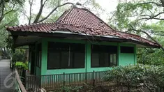 Kondisi bangunan di Suaka Marga Satwa Muara Angke Balai Konservasi Sumber Daya Alam DKI Jakarta, (18/3).Kawasan seluas 25,02 hektar tampak tak terurus dan terbengkalai. (Liputan6.com/Gempur  M Surya)