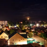 Kyrgyzstan, nuansa Amerika Serikat di tengah bangunan kaku peninggalan Soviet.