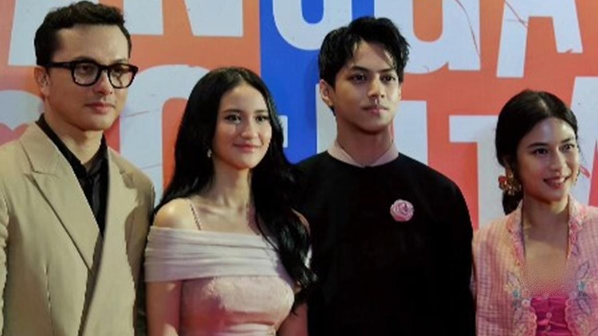 5 Detail Kebaya Dian Sastrowardoyo di Premiere Film 'Rangga &amp; Cinta', Tampil Anggun