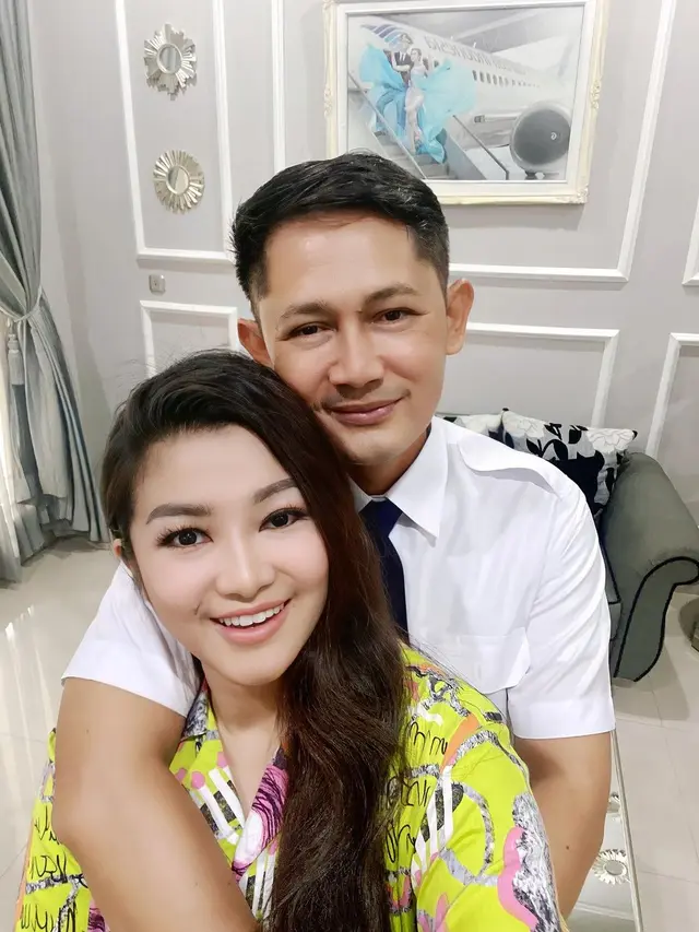 [Fimela] Fitri Carlina dan Hendra Sumendap