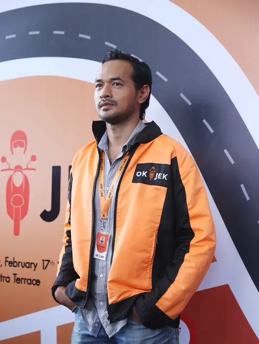 Pemilik nama lengkap Nyoman Oka Wisnupada Antara di Graha Mitra, Jalan Gatot Subroto, Jakarta Selatan, Rabu (17/2) mengaku nyaman dengan penampilan sedikit gondrong dan urakan. Demi menjalani perannya. (Nurwahyunan/Bintang.com)