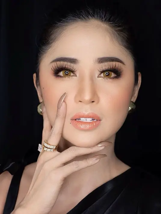 Dewi Perssik. (Foto: Instagram @dewiperssikreal)