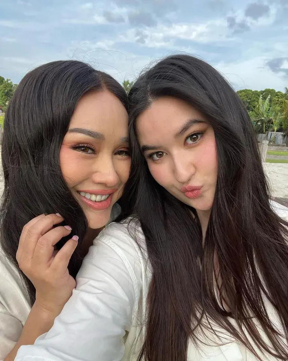Profil Titi DJ dan Kedekatannya dengan Stephanie Poetri yang Harmonis: Dari Dukungan Karier hingga Momen Pernikahan