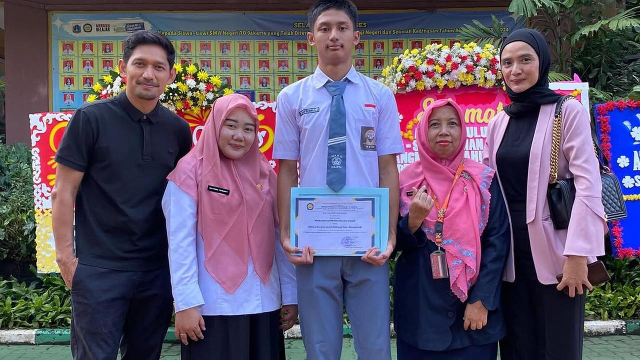 5 Seleb Hadir Bersama Mantan di Acara Kelulusan Sekolah Anak, Akur dan Tampil Kompak
