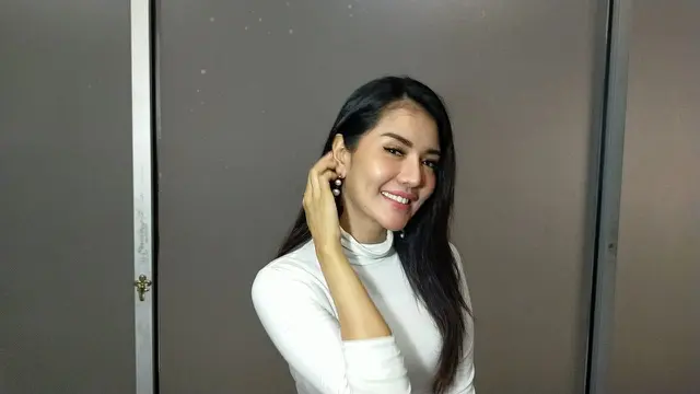 Anggia Chan perawatan bulu mata di Joanne Studio