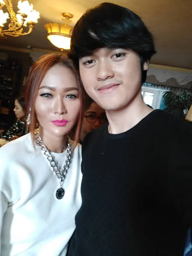 Rizzy bersama Inul Daratista - instagram.com/rizzyreal_