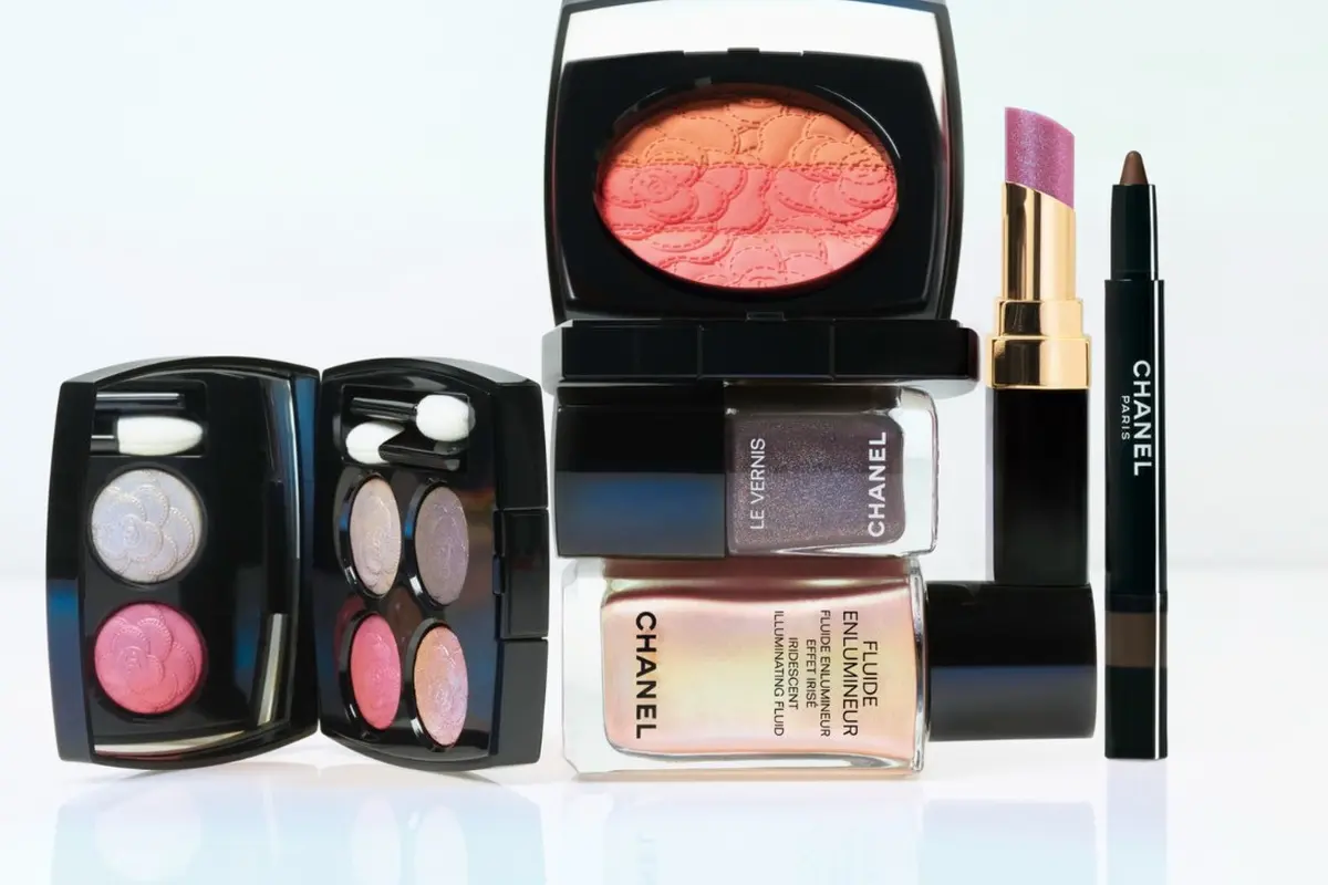 Chanel Rilis Koleksi Makeup Terbaru yang Terinspirasi dari Camellia, Bunga Kesayangan Gabrielle Chanel
