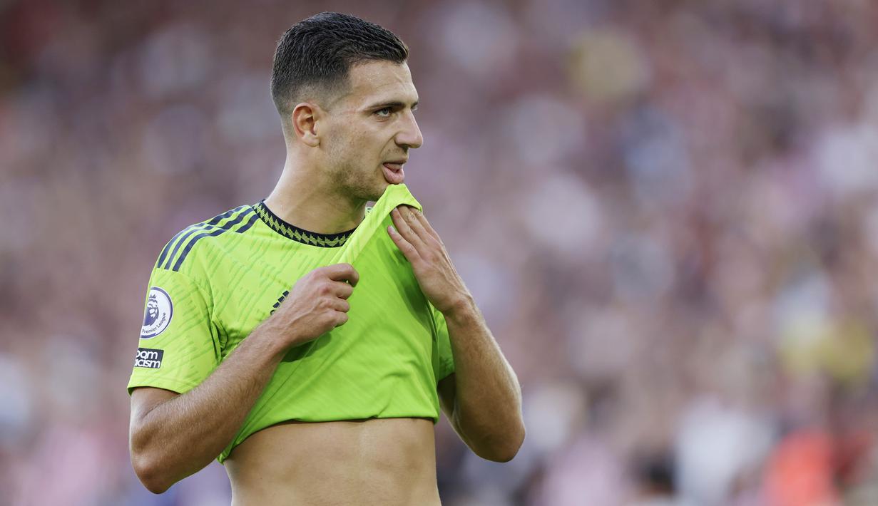 Ini kali pertama MU kebobolan empat gol di babak pertama laga tandang Premier League sepanjang sejarah klub. Dan lebih buruknya lagi Setan Merah tak mampu mencetak satu gol pun pada laga tersebut. (AP/Ian Walton)