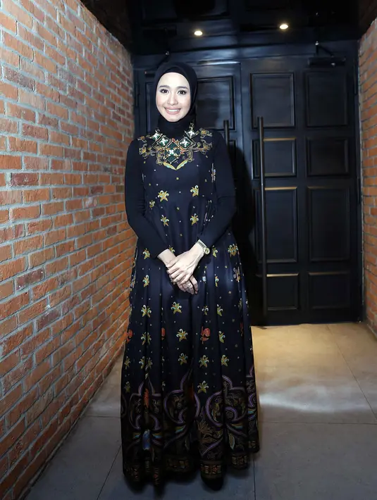 Anis Baswedan pada Senin (2/5/2016) malam, hadir dalam acara pemutaran perdana film 'Aisyah: Biarkan Kami Bersaudara'. (Nurwahyunan/Bintang.com)